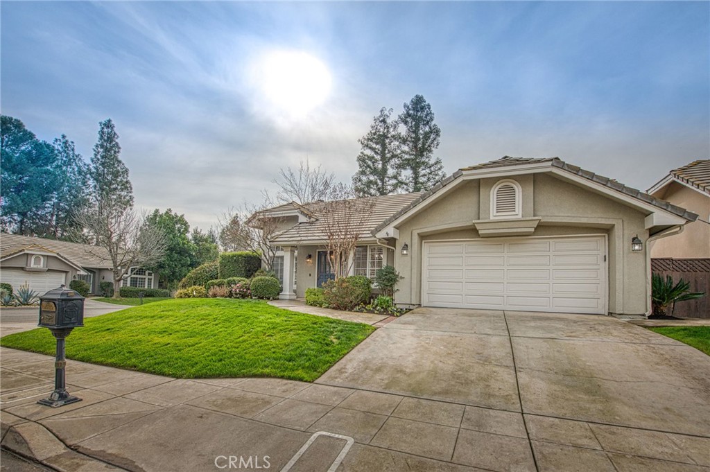 9225 N Bramwell St, Fresno, CA 93720