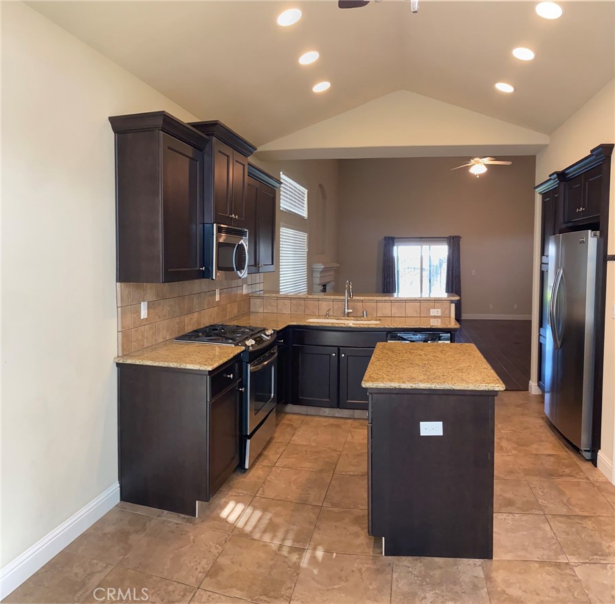 7911 N Fine, Fresno, CA 93720