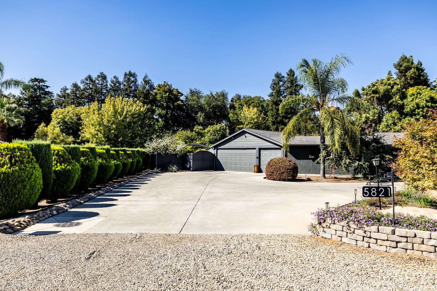 5821 E Rancho Dr, Fresno, CA 93727