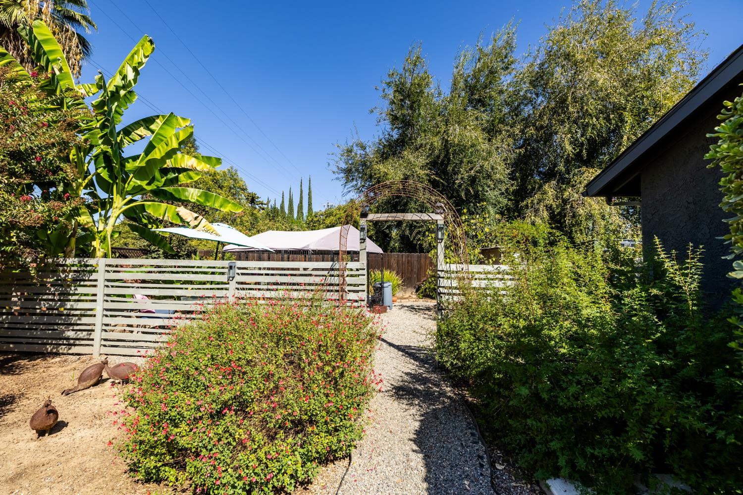 5821 E Rancho Dr, Fresno, CA 93727