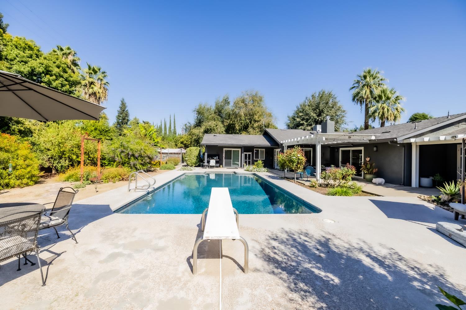 5821 E Rancho Dr, Fresno, CA 93727