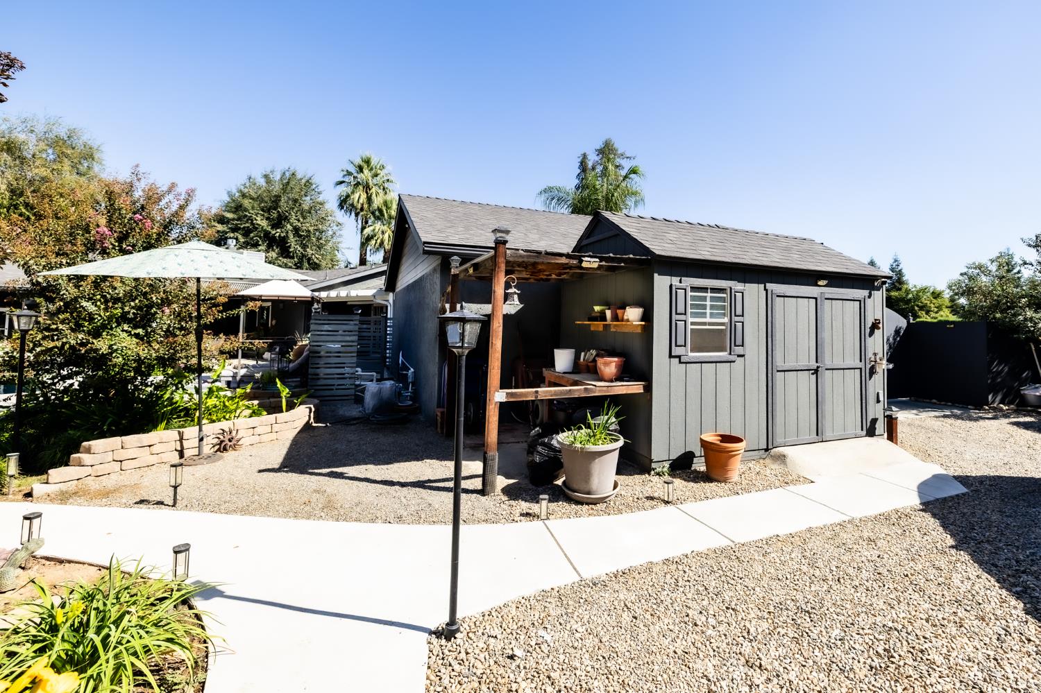 5821 E Rancho Dr, Fresno, CA 93727