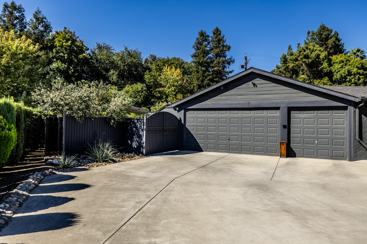 5821 E Rancho Dr, Fresno, CA 93727