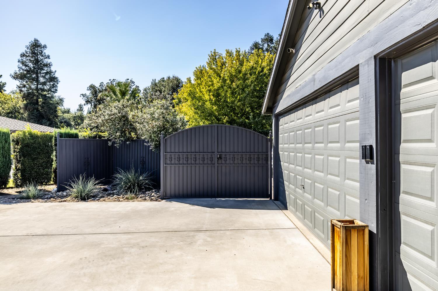 5821 E Rancho Dr, Fresno, CA 93727