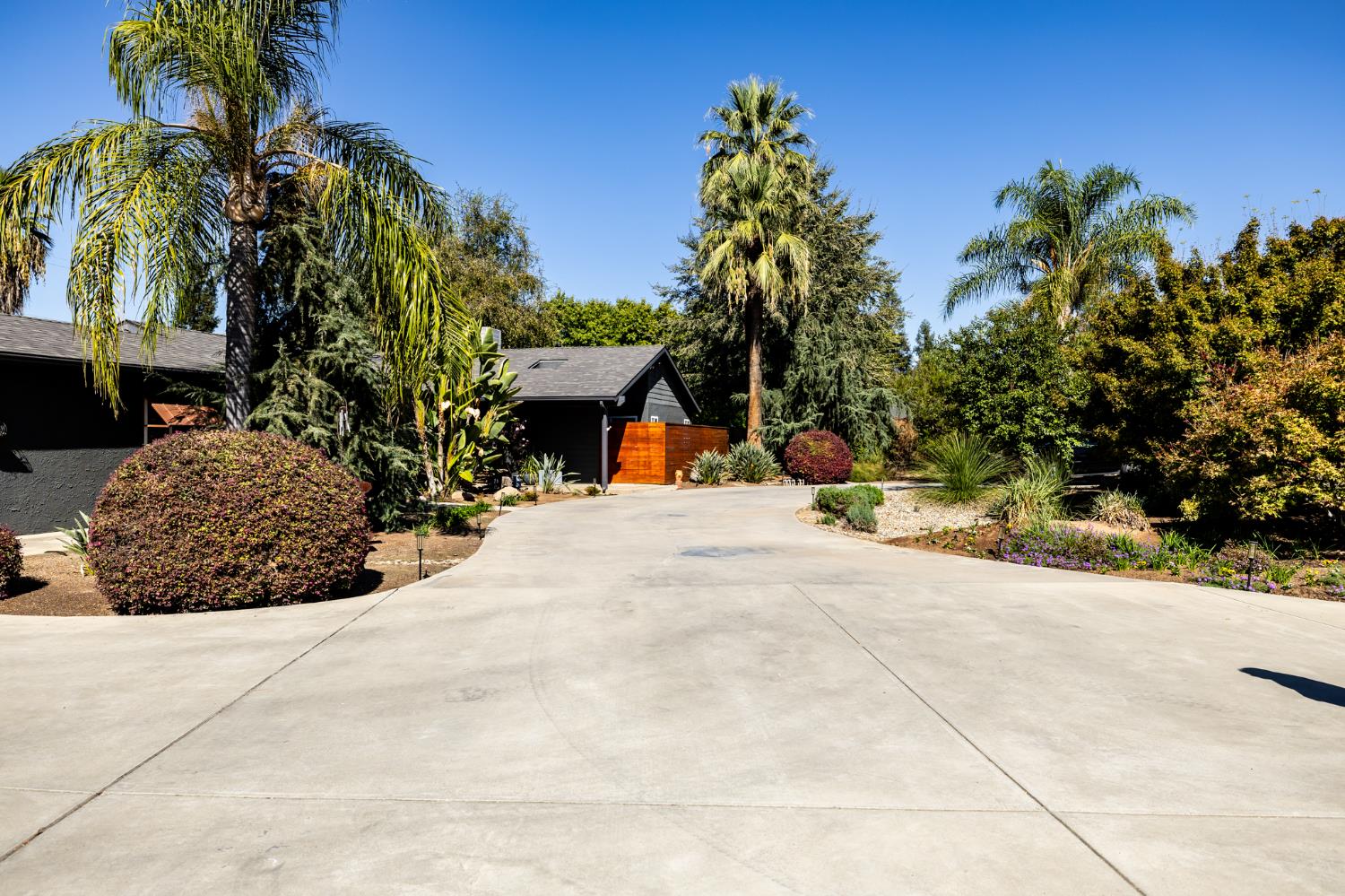 5821 E Rancho Dr, Fresno, CA 93727