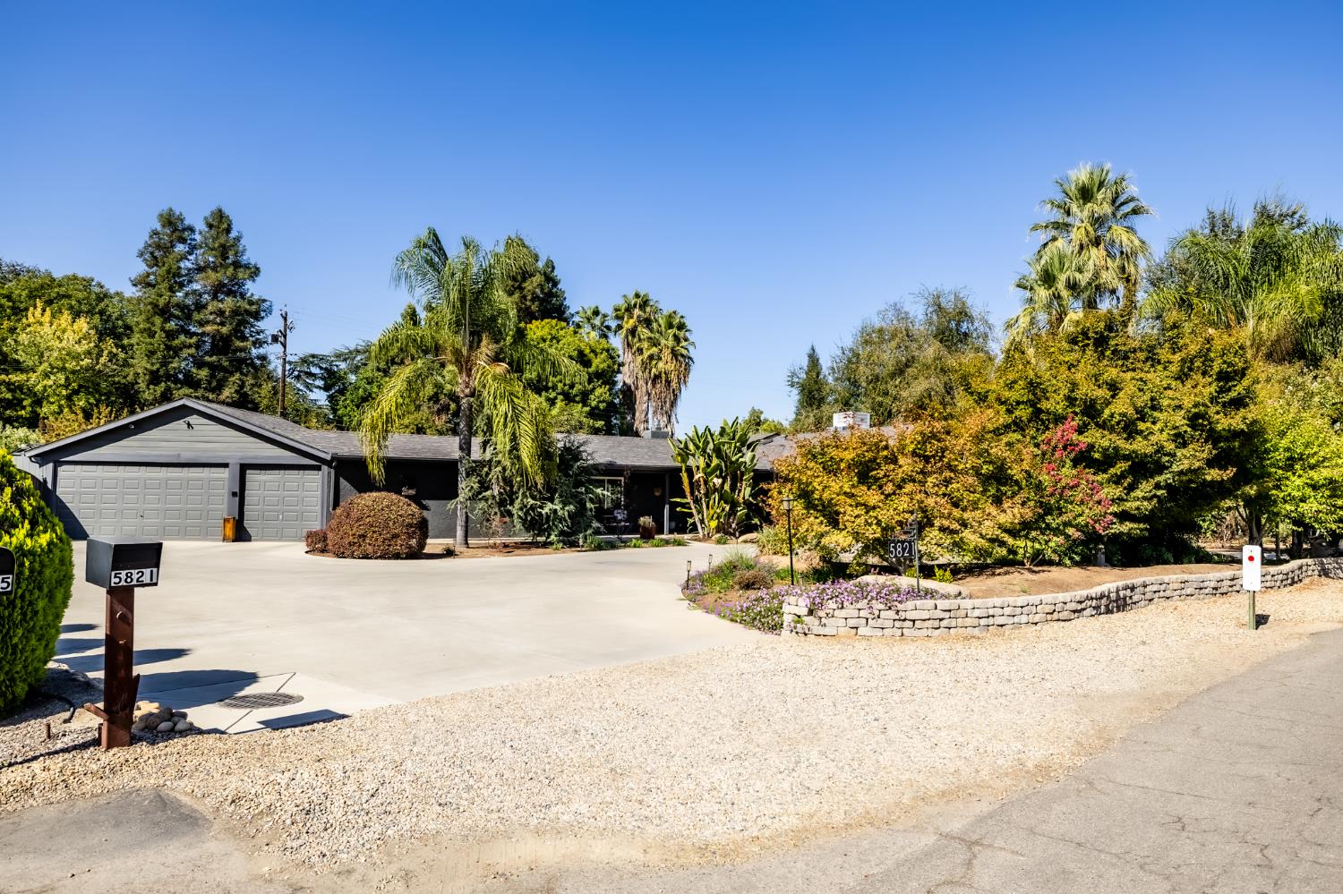 5821 E Rancho Dr, Fresno, CA 93727