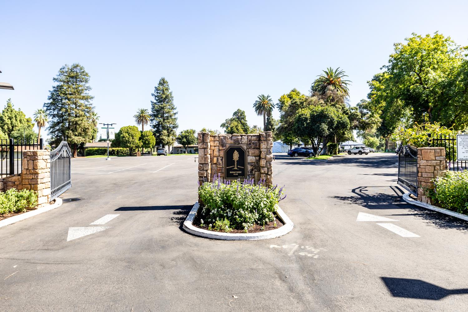 5821 E Rancho Dr, Fresno, CA 93727