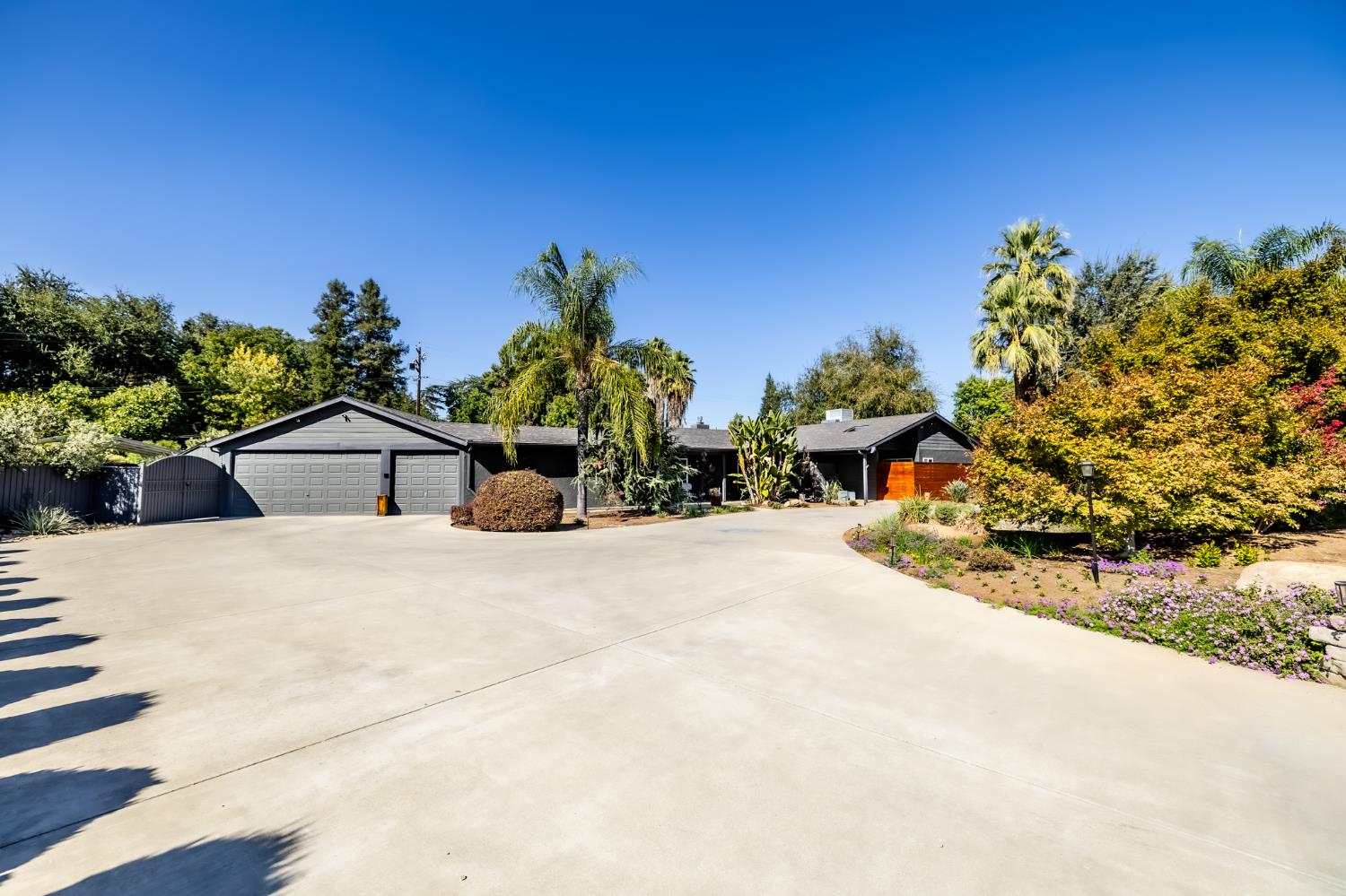 5821 E Rancho Dr, Fresno, CA 93727