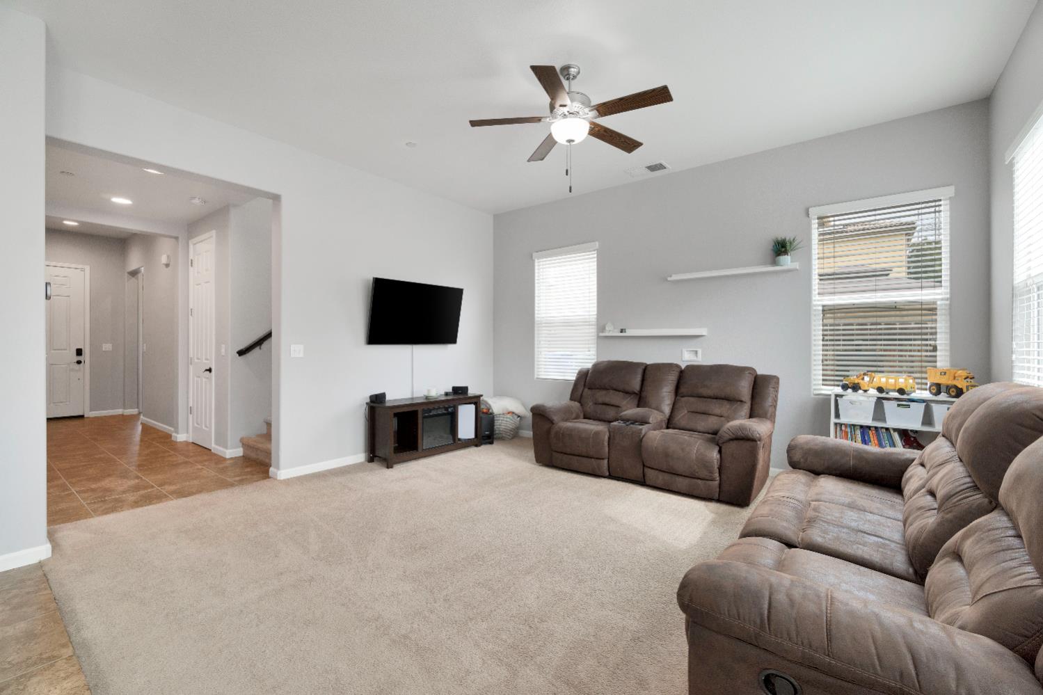 6189 W Concordia Dr, Fresno, CA 93722