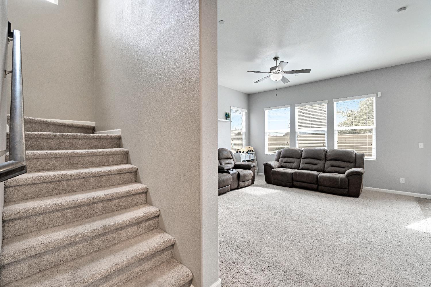 6189 W Concordia Dr, Fresno, CA 93722
