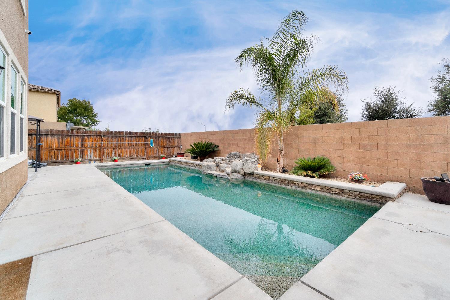 6189 W Concordia Dr, Fresno, CA 93722