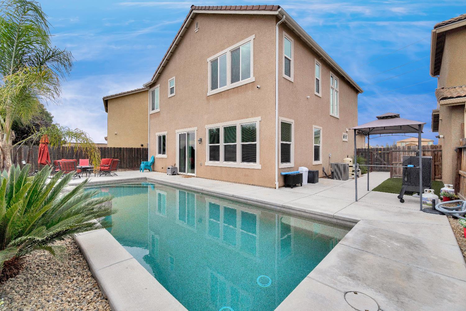 6189 W Concordia Dr, Fresno, CA 93722