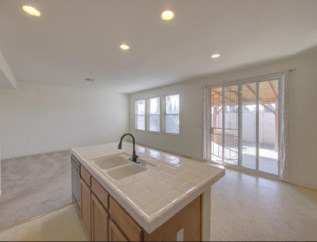 2312 S Bush Ave, Fresno, CA 93727