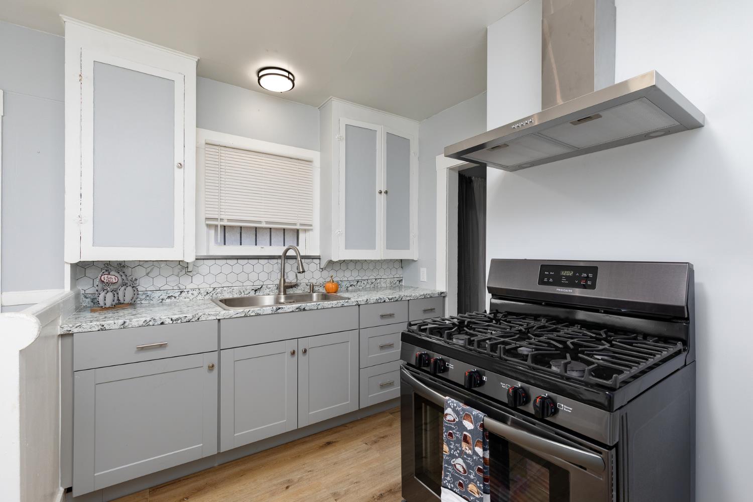 3205 E Liberty Ave, Fresno, CA 93702