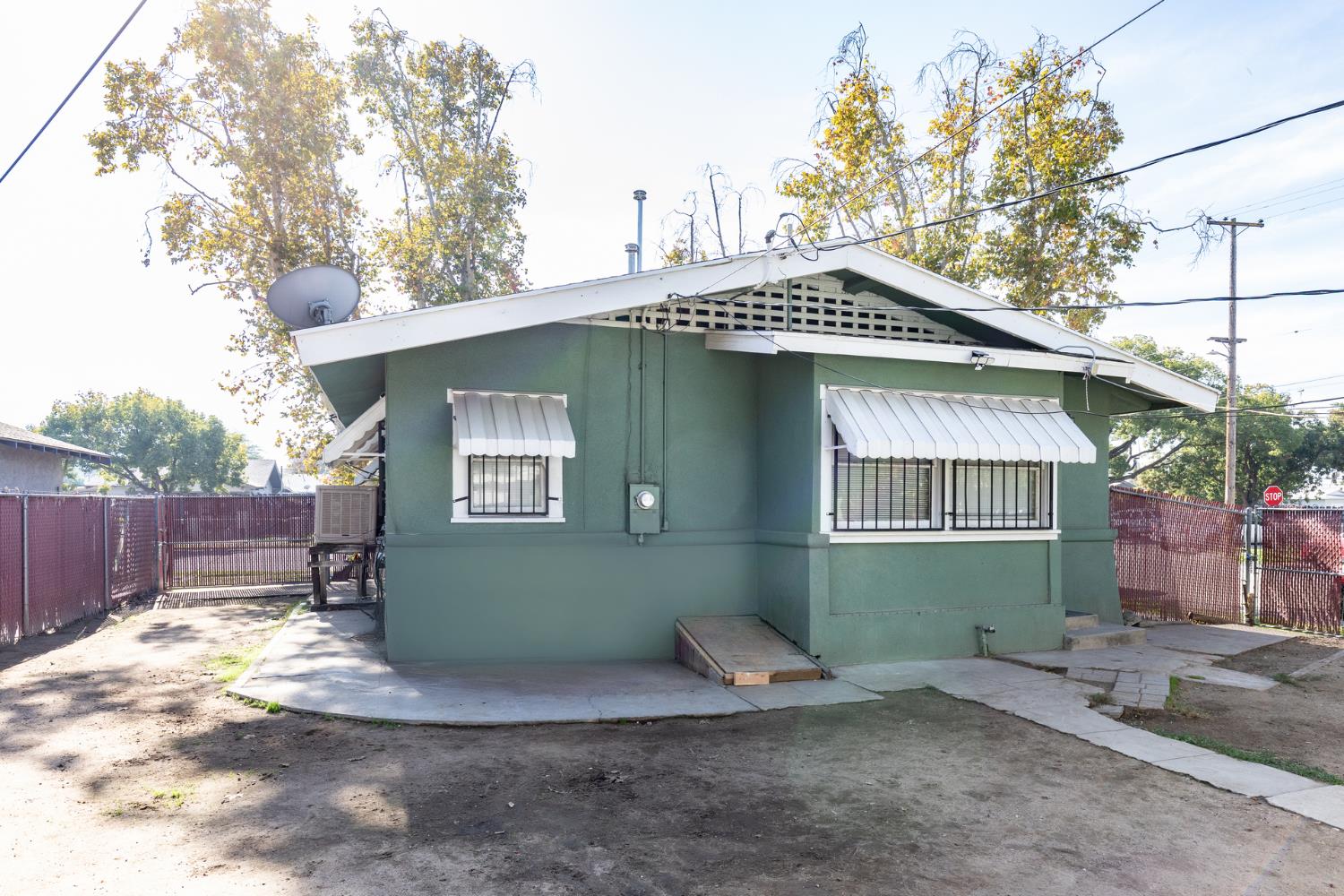 3205 E Liberty Ave, Fresno, CA 93702