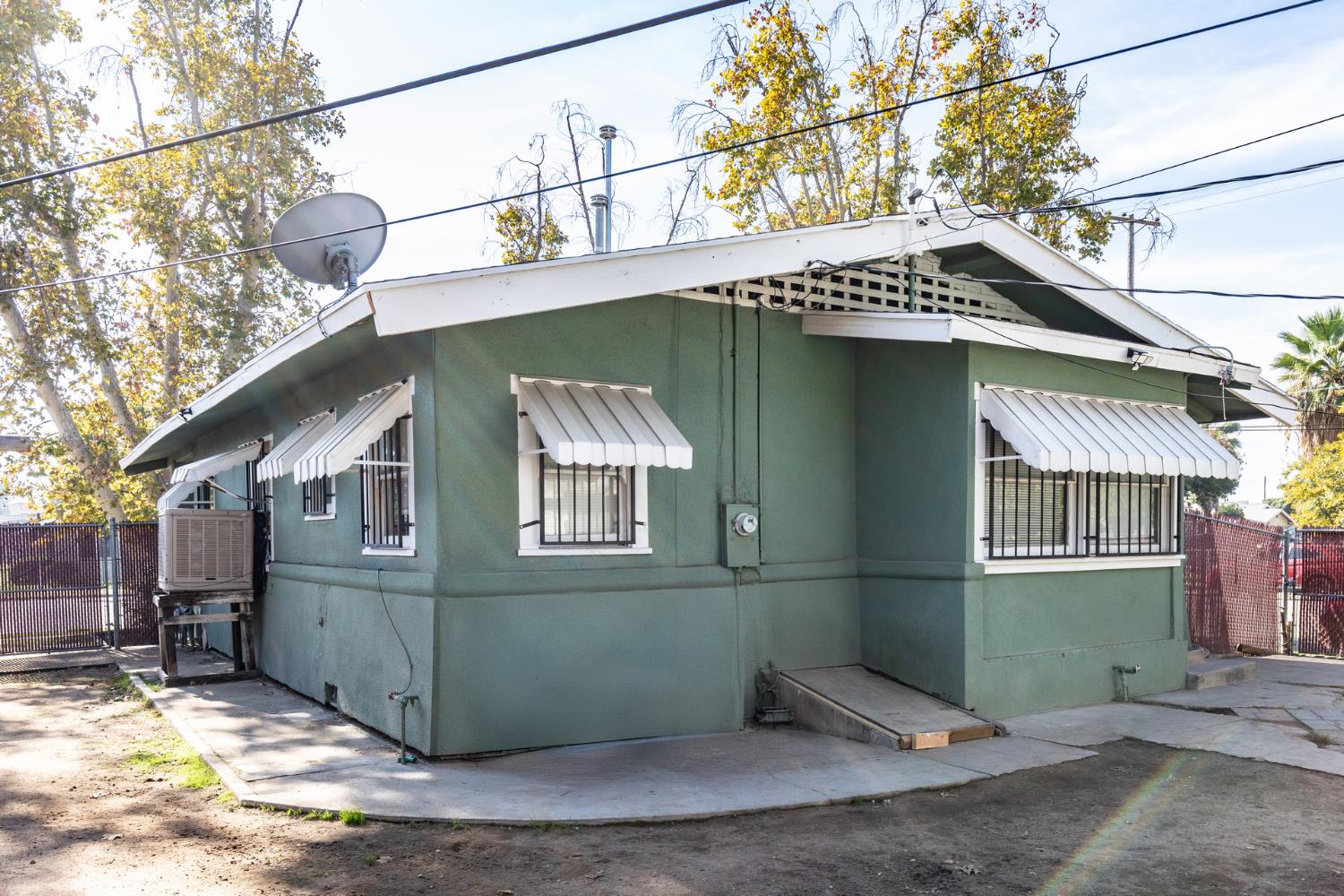 3205 E Liberty Ave, Fresno, CA 93702