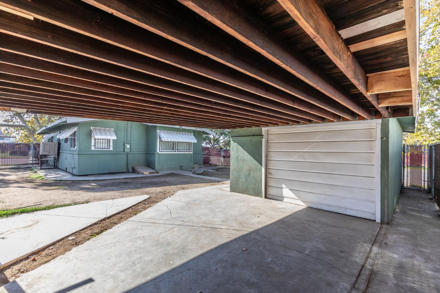 3205 E Liberty Ave, Fresno, CA 93702