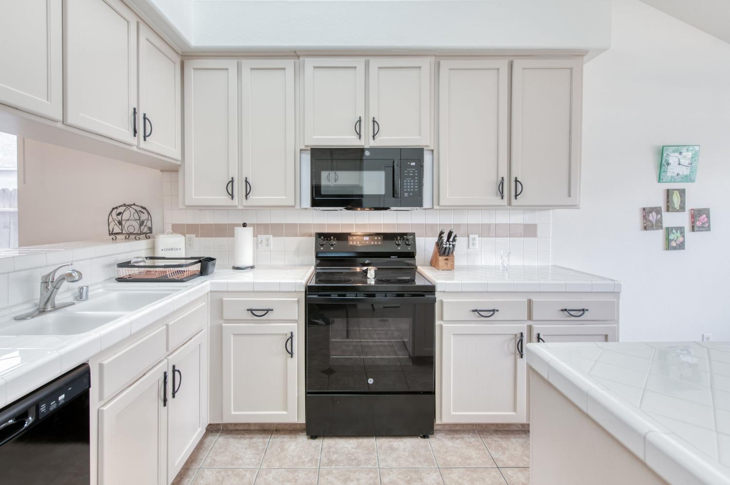 2443 E Rush Ave, Fresno, CA 93730