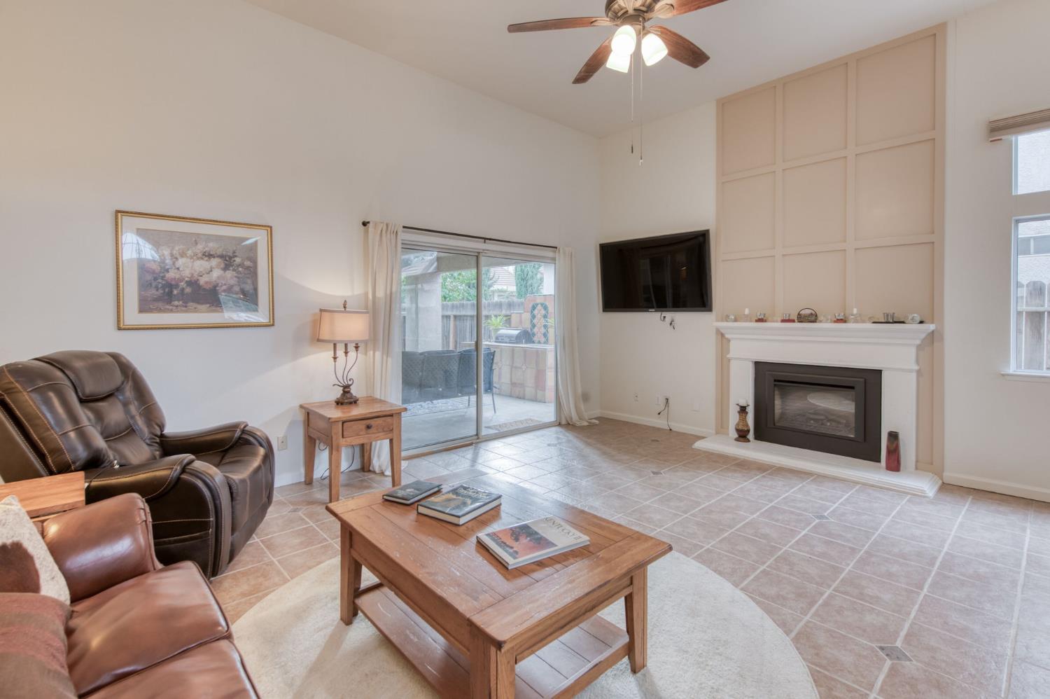 2443 E Rush Ave, Fresno, CA 93730