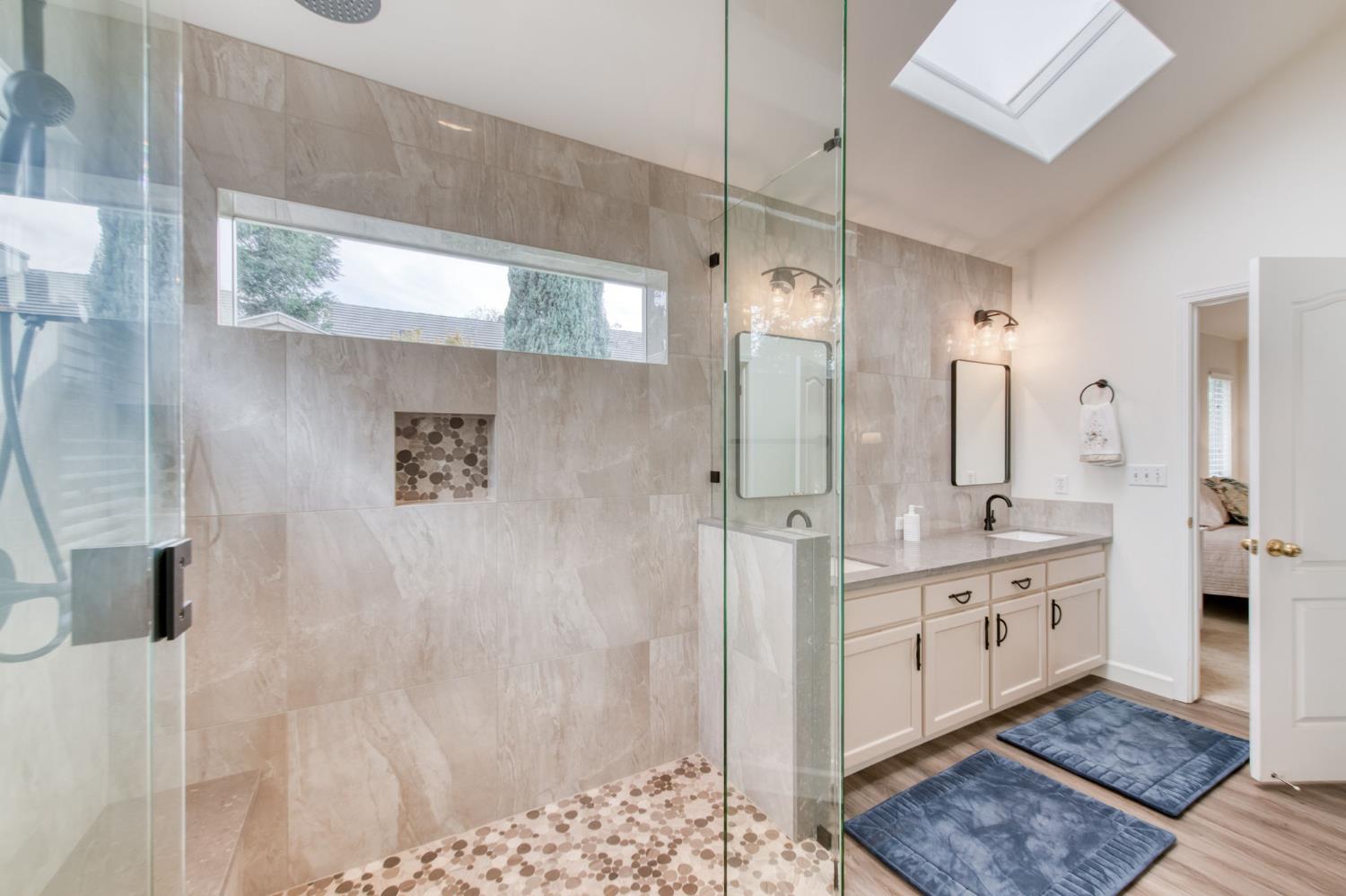 2443 E Rush Ave, Fresno, CA 93730