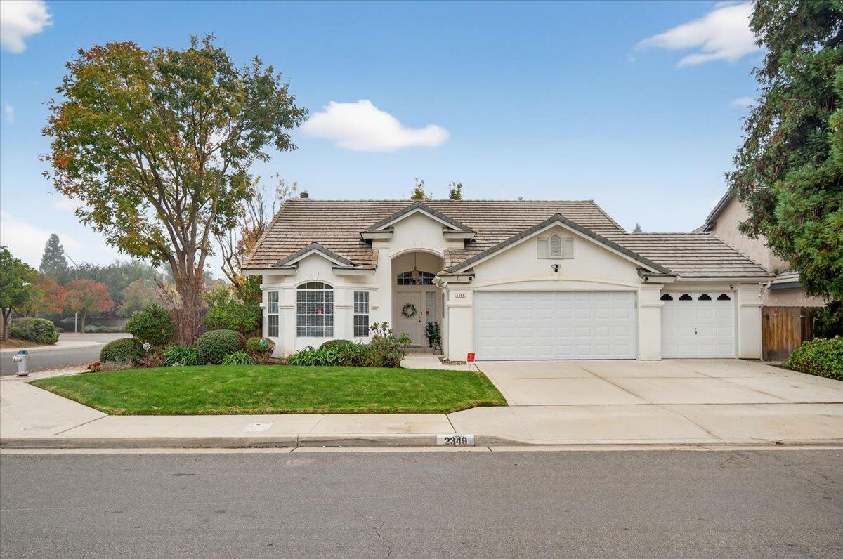 2349 E La Quinta Dr, Fresno, CA 93730