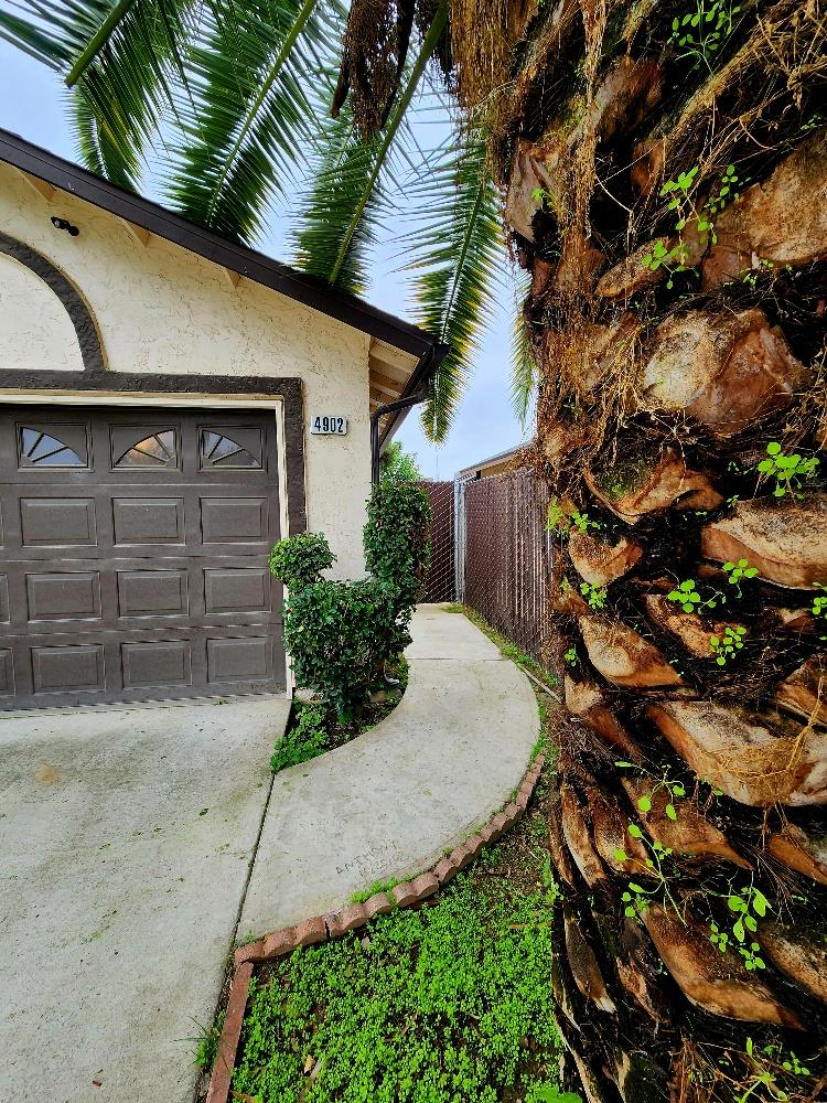 4902 E Eugenia Ave, Fresno, CA 93725