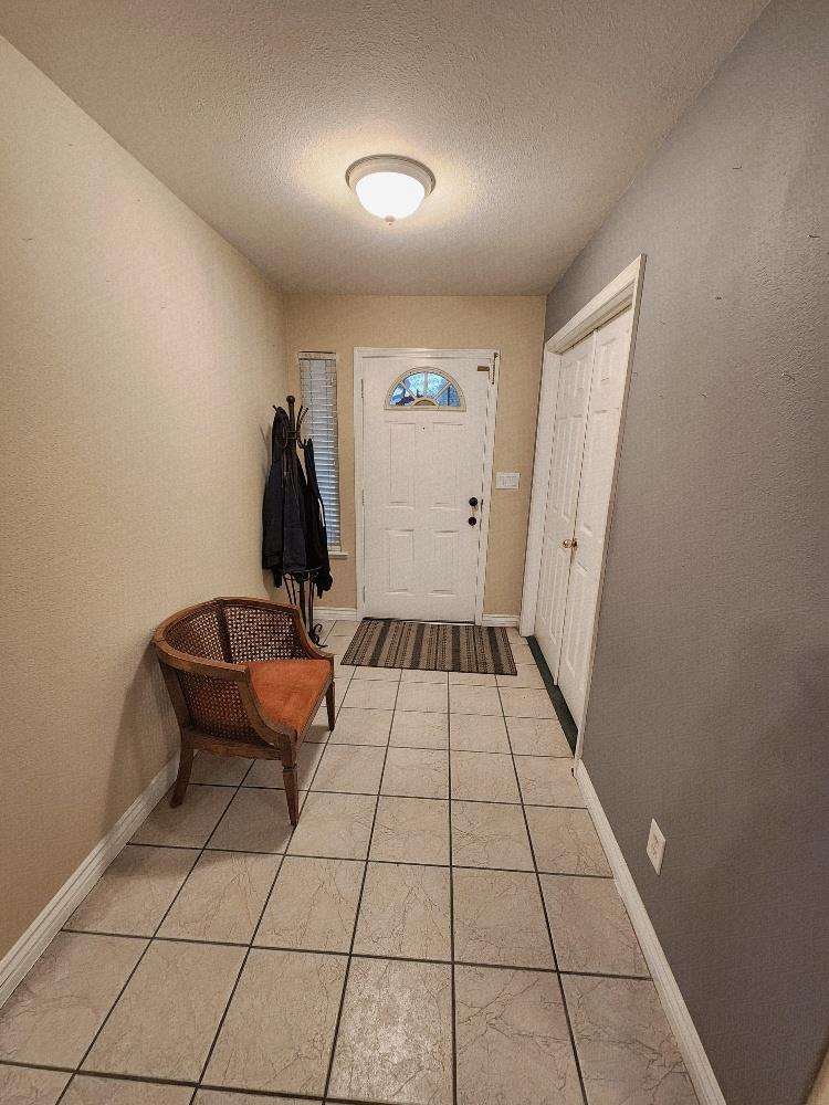 4902 E Eugenia Ave, Fresno, CA 93725