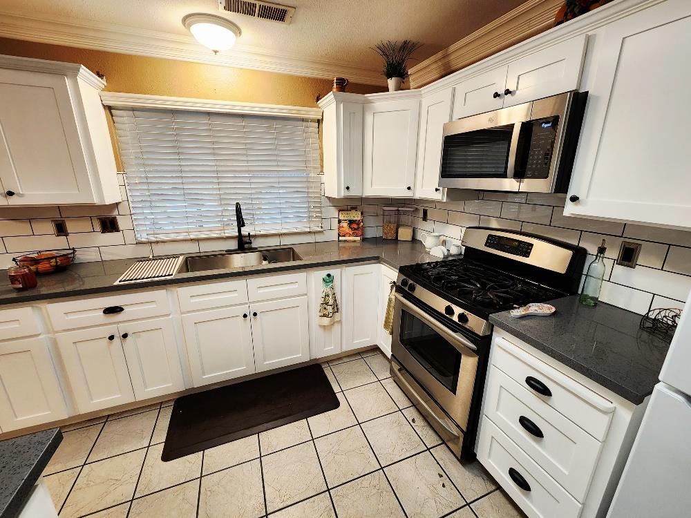 4902 E Eugenia Ave, Fresno, CA 93725