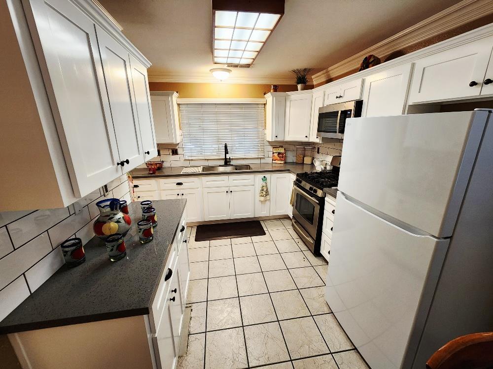 4902 E Eugenia Ave, Fresno, CA 93725