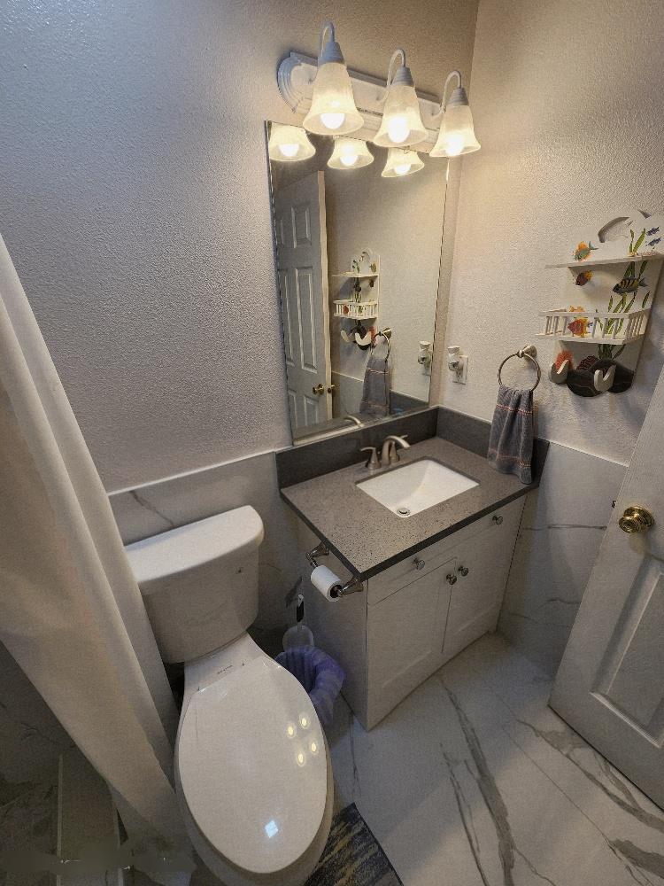 4902 E Eugenia Ave, Fresno, CA 93725