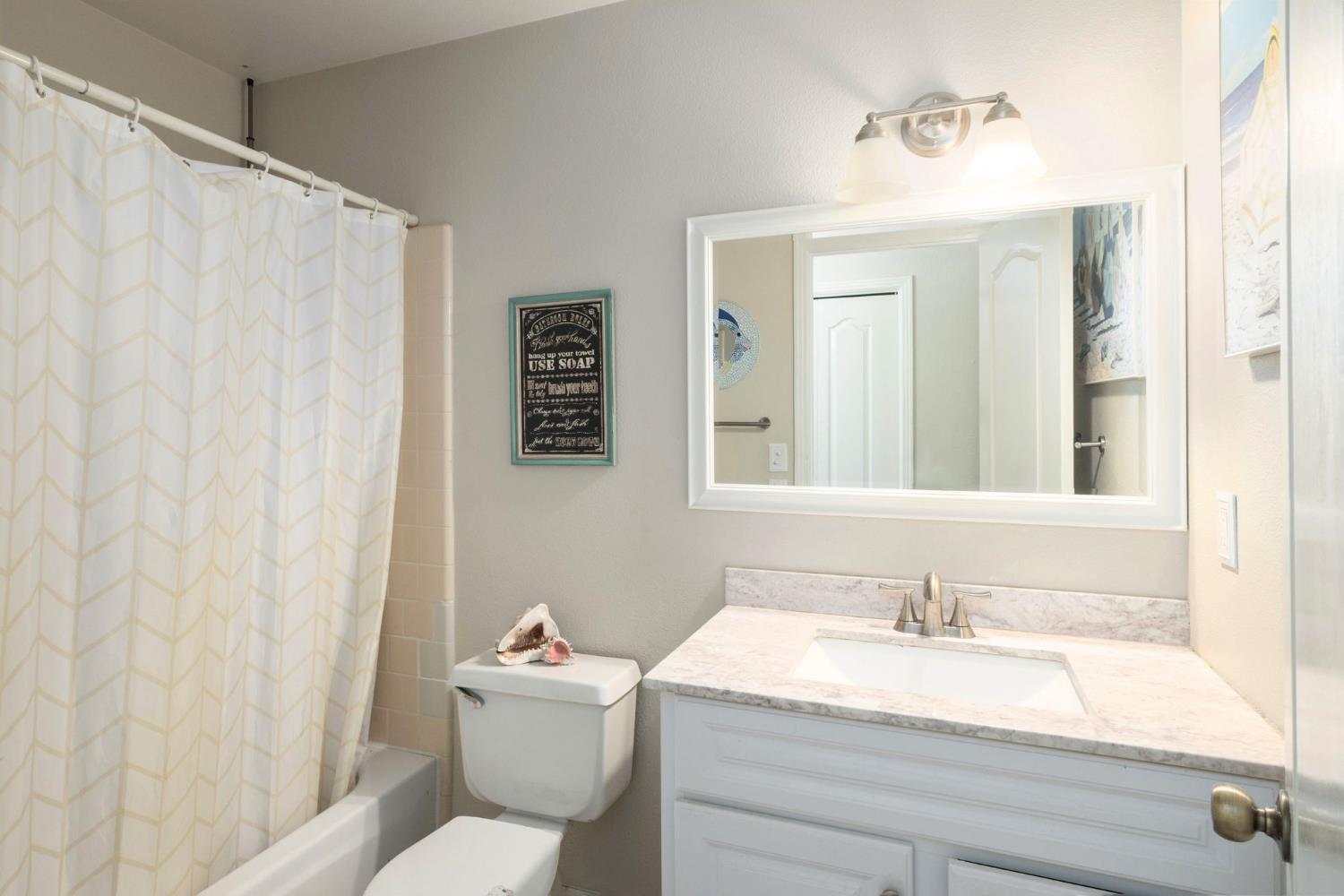 10610 N Seacrest Dr, Fresno, CA 93730