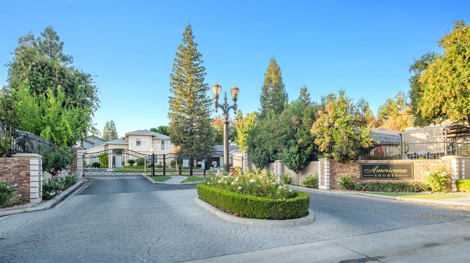 10610 N Seacrest Dr, Fresno, CA 93730