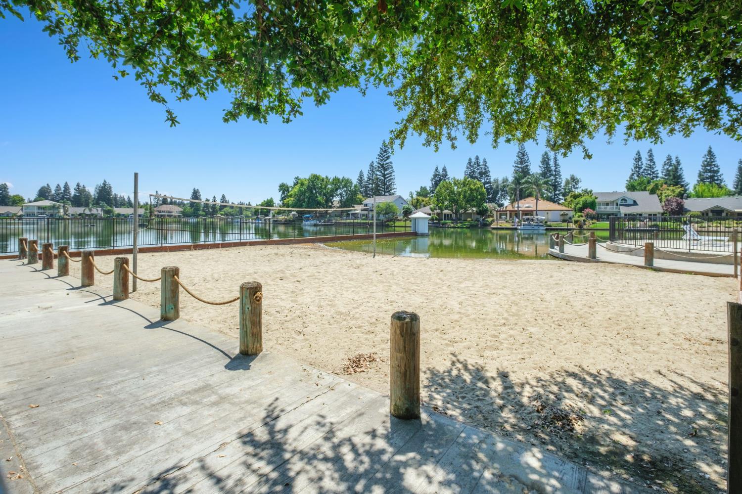 10610 N Seacrest Dr, Fresno, CA 93730