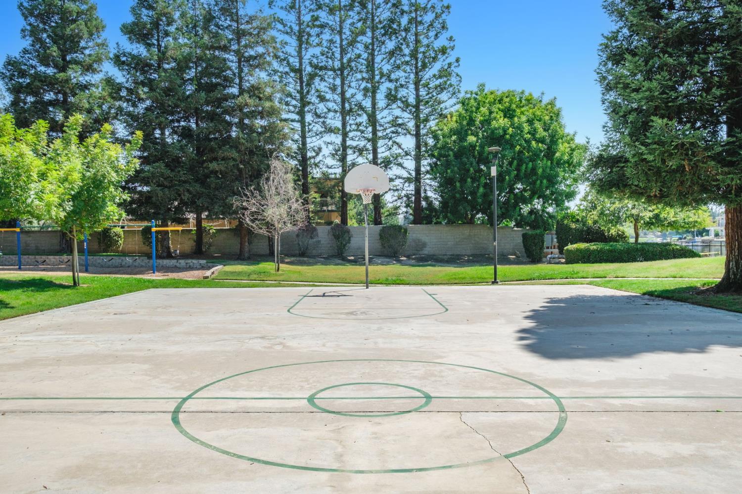 10610 N Seacrest Dr, Fresno, CA 93730