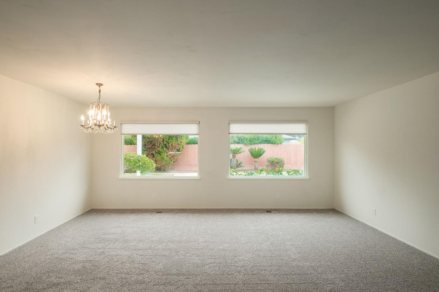 1646 W Paul Ave, Fresno, CA 93711