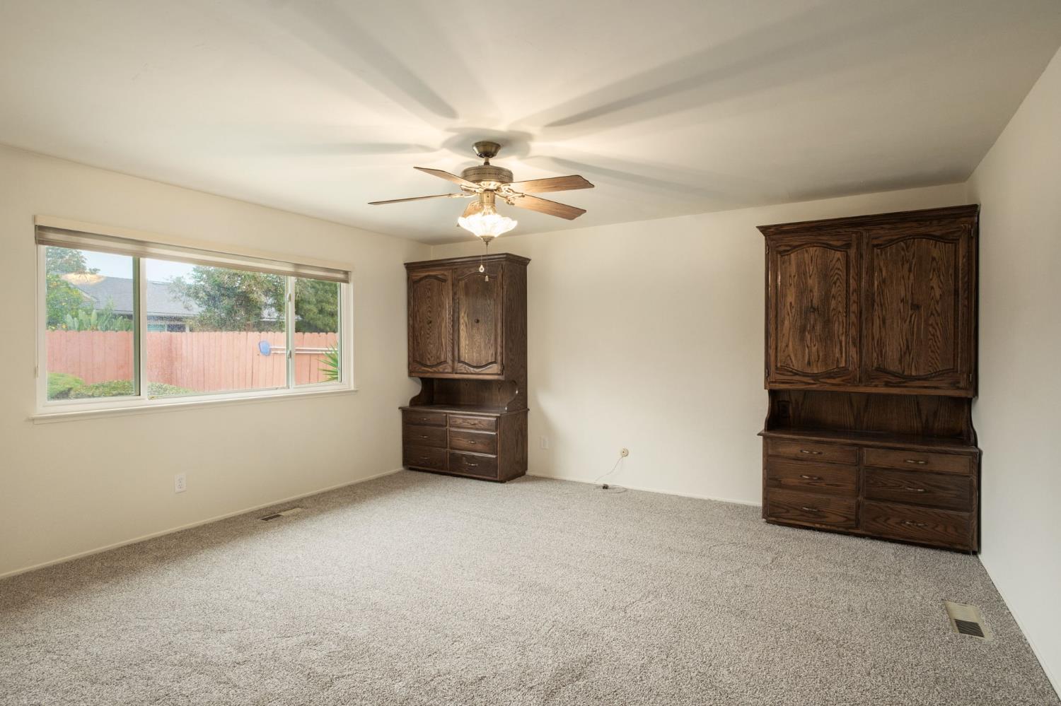 1646 W Paul Ave, Fresno, CA 93711