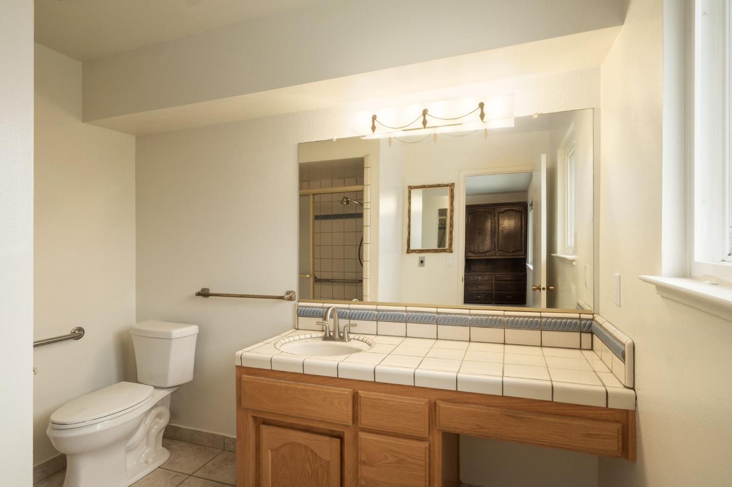 1646 W Paul Ave, Fresno, CA 93711