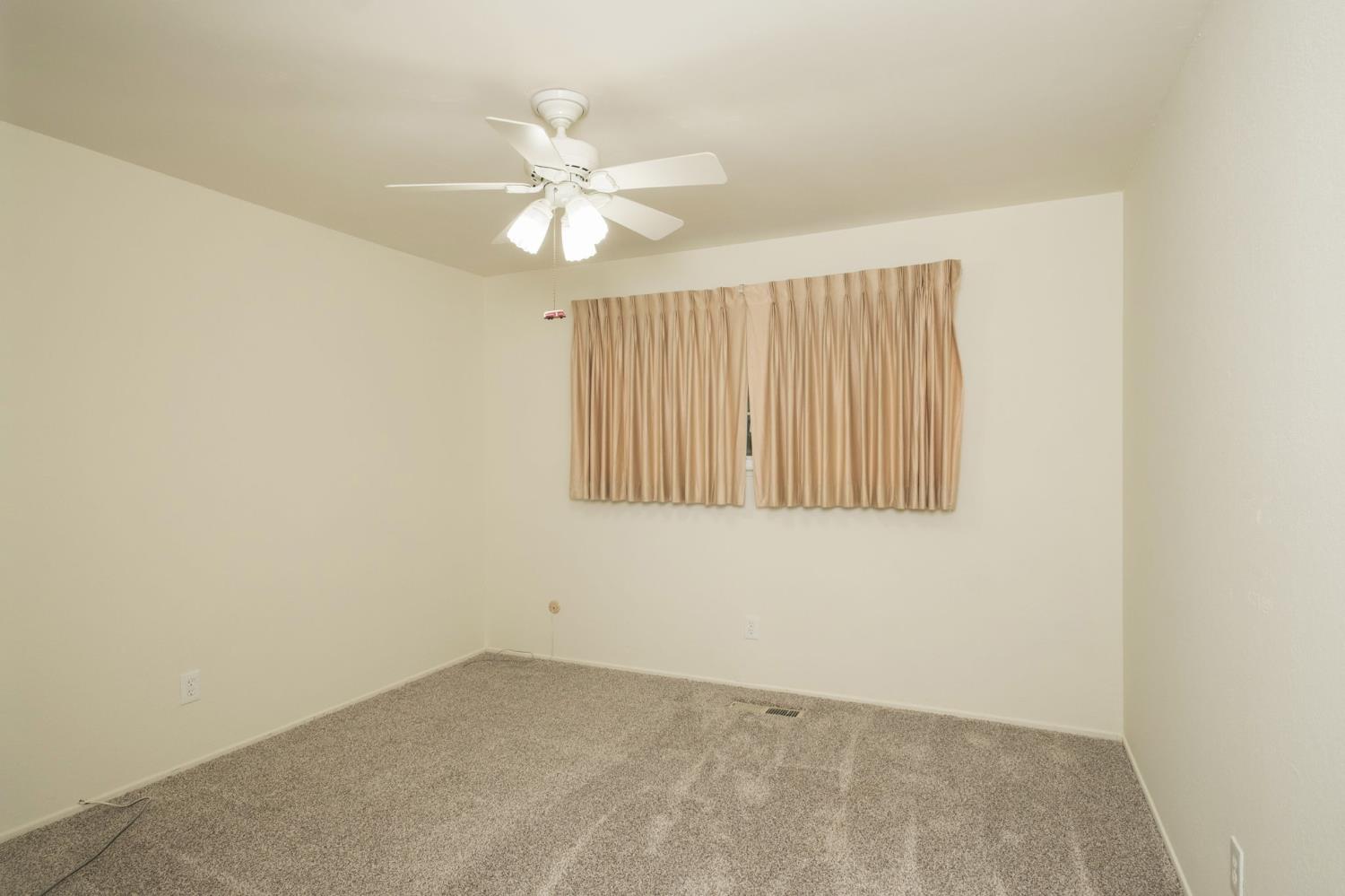 1646 W Paul Ave, Fresno, CA 93711