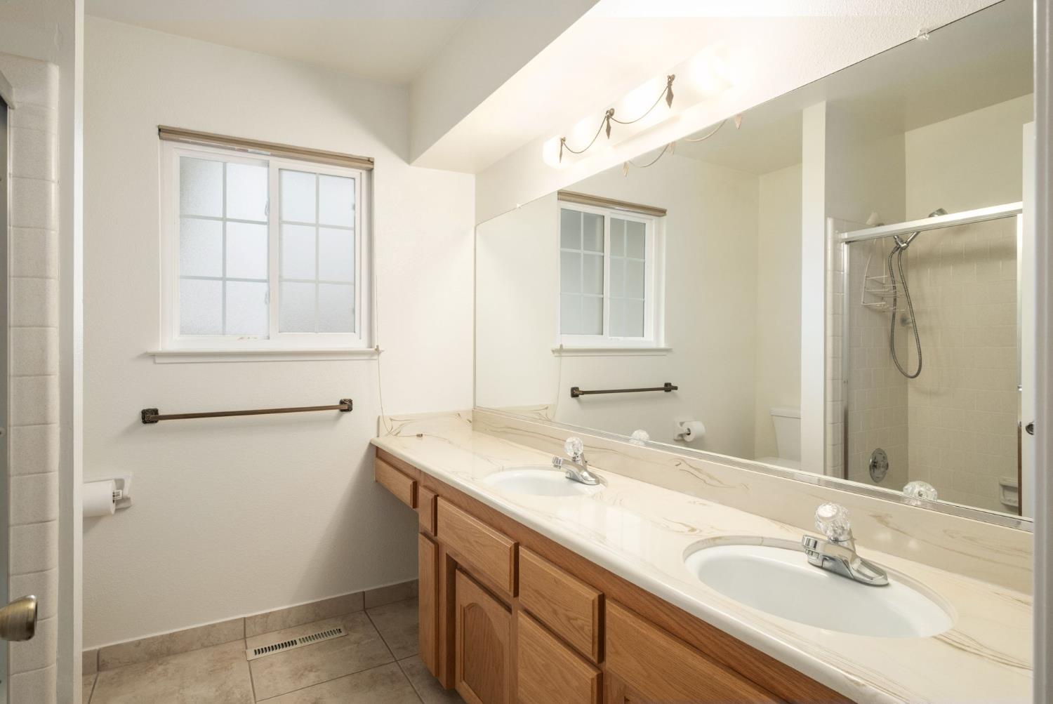 1646 W Paul Ave, Fresno, CA 93711