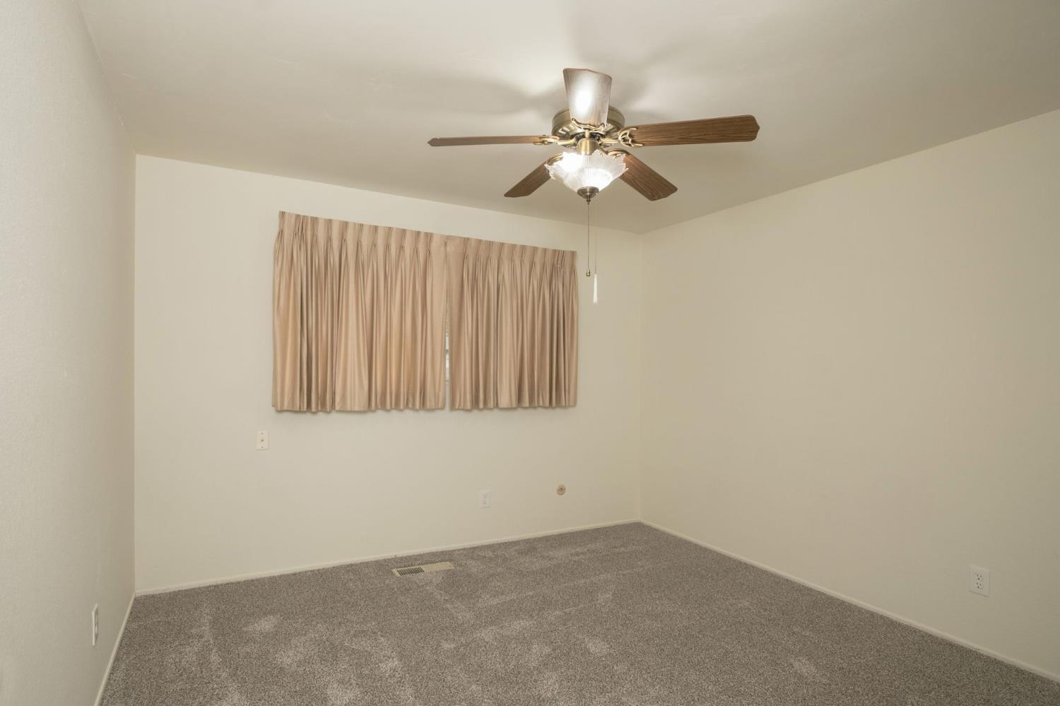 1646 W Paul Ave, Fresno, CA 93711