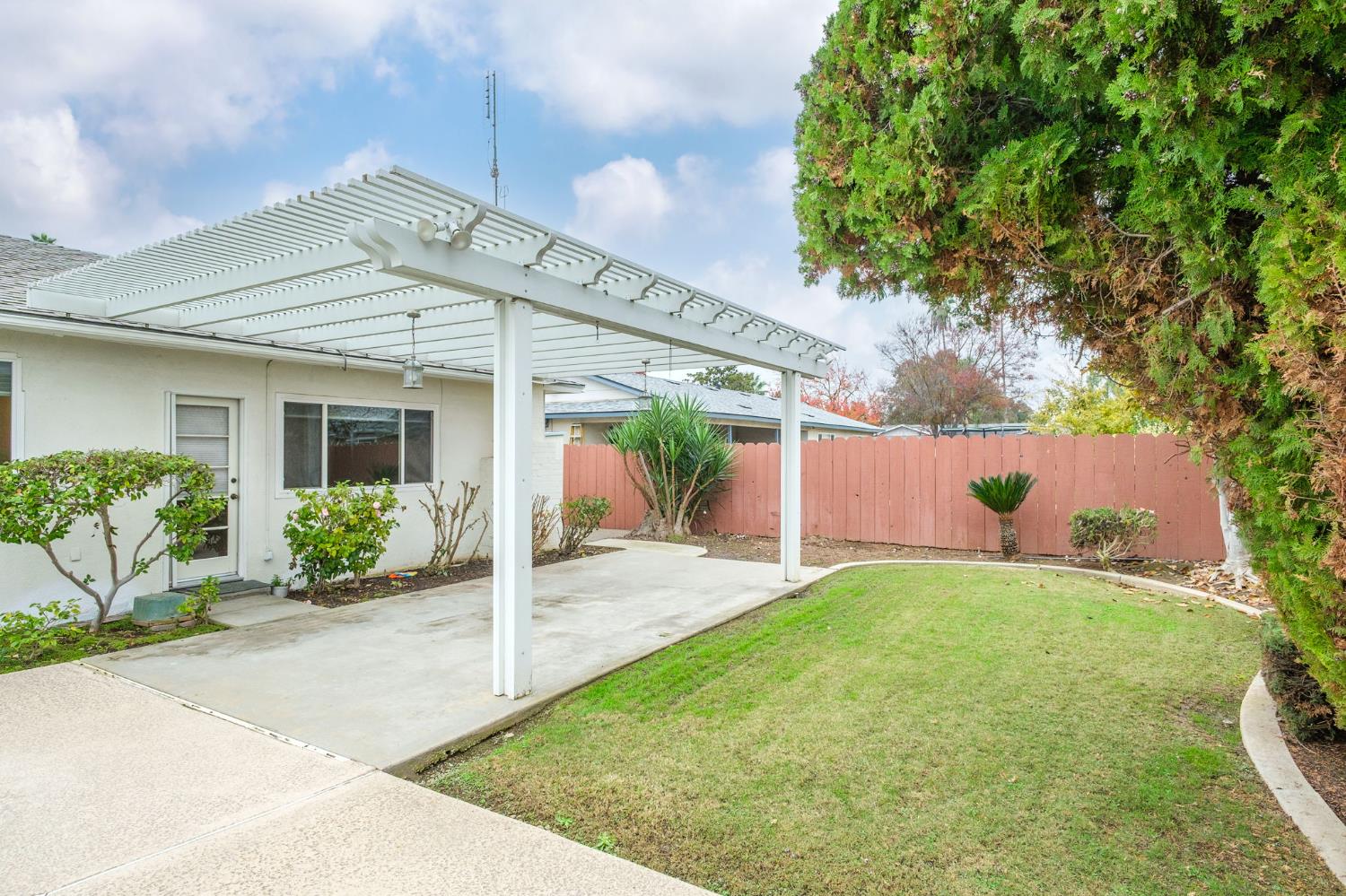 1646 W Paul Ave, Fresno, CA 93711