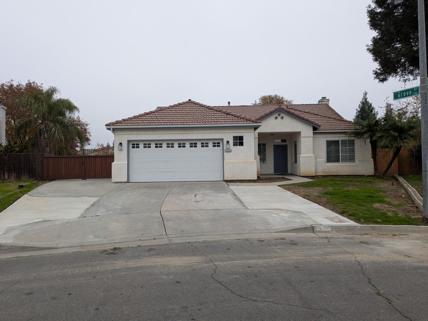 2485 S Manila Ave, Fresno, CA 93727