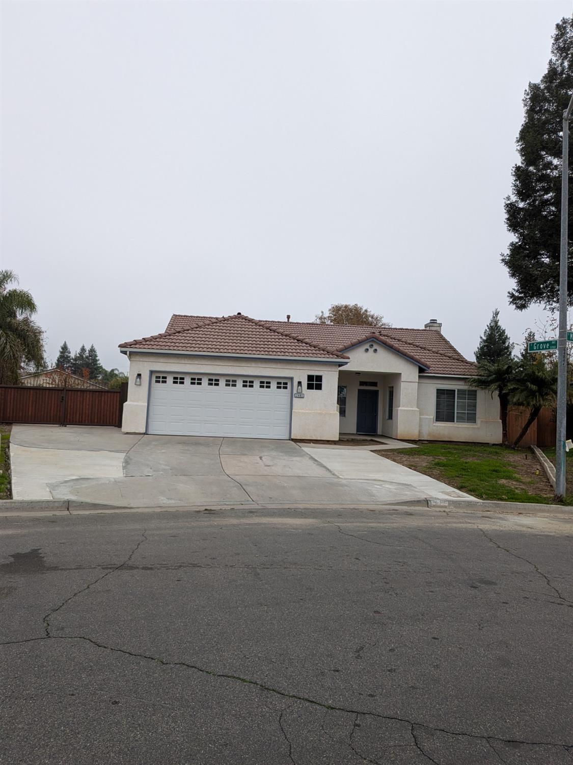 2485 S Manila Ave, Fresno, CA 93727