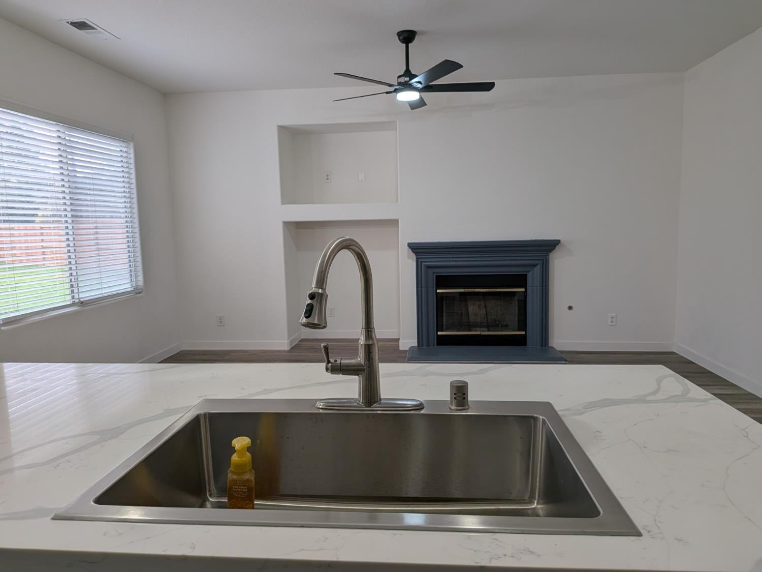 2485 S Manila Ave, Fresno, CA 93727