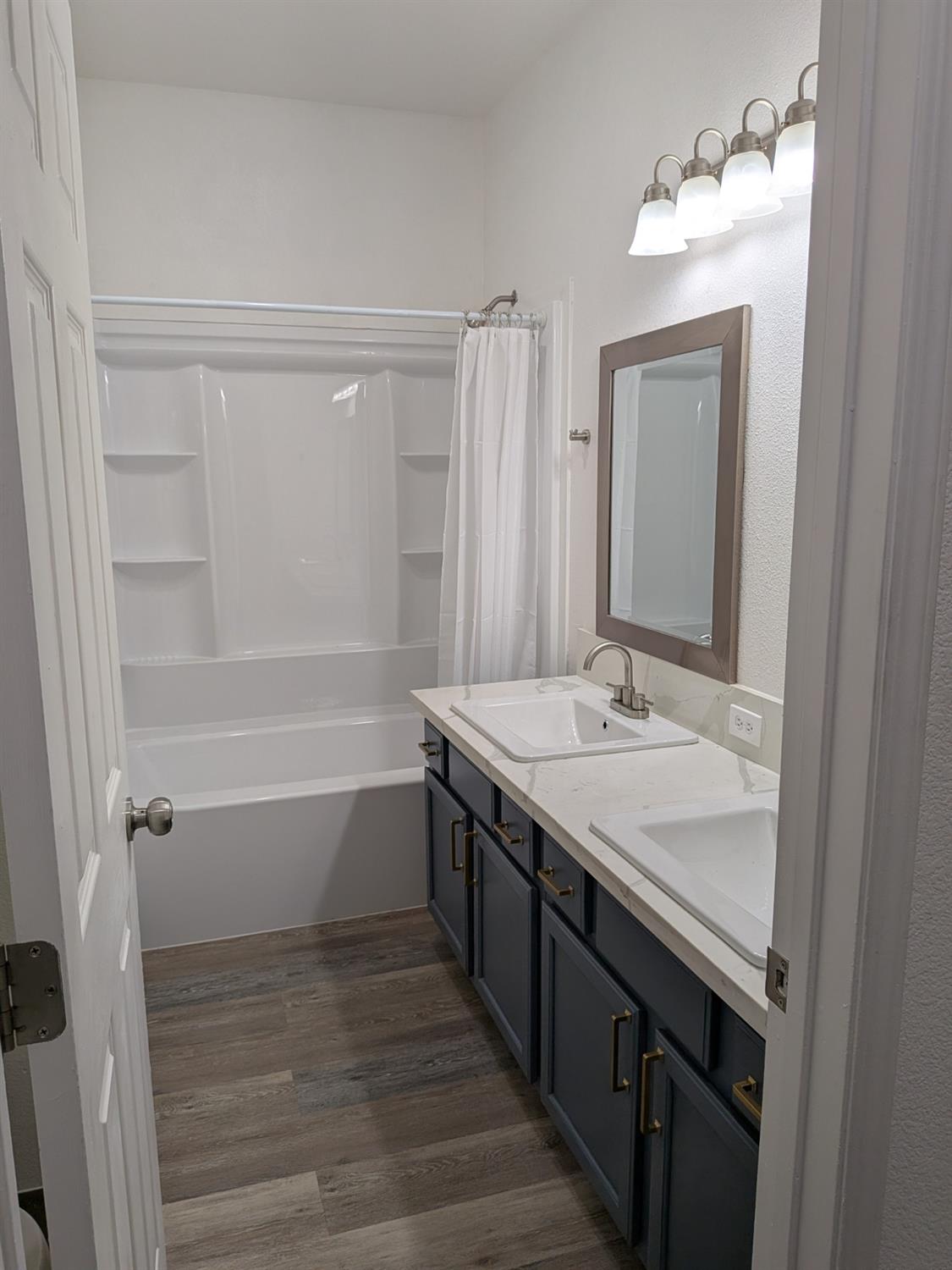 2485 S Manila Ave, Fresno, CA 93727