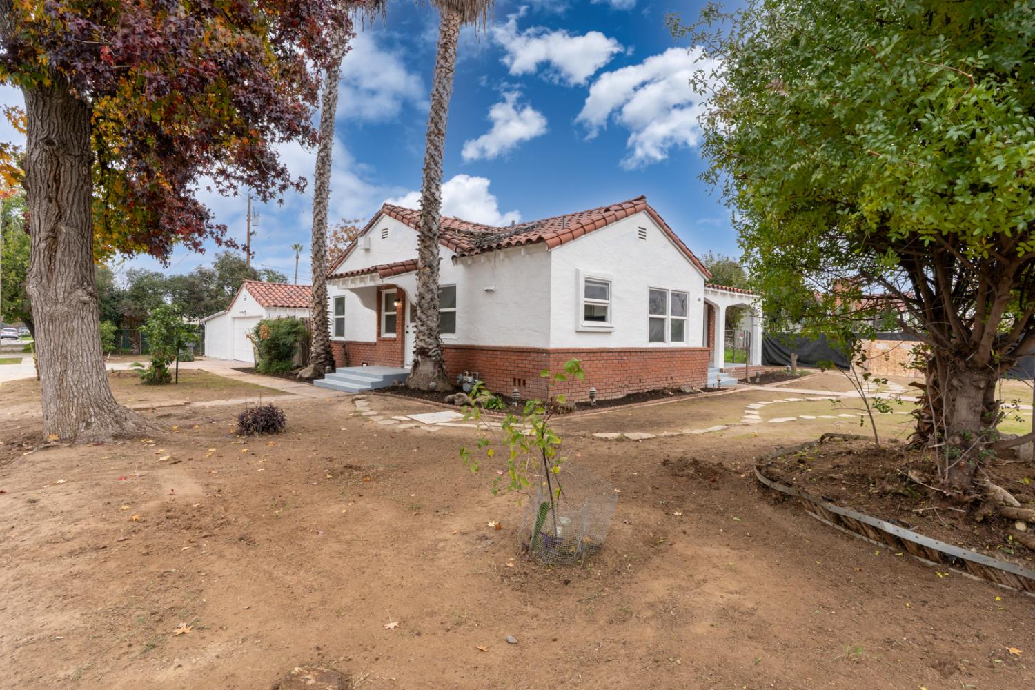 2246 W Hammond Ave, Fresno, CA 93728