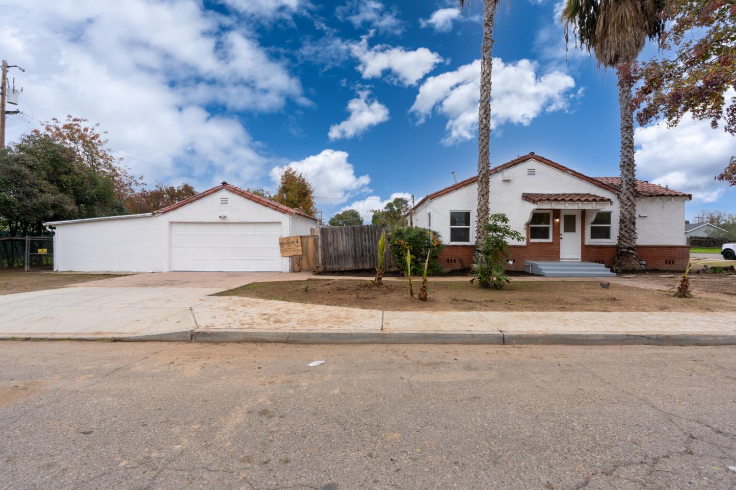 2246 W Hammond Ave, Fresno, CA 93728