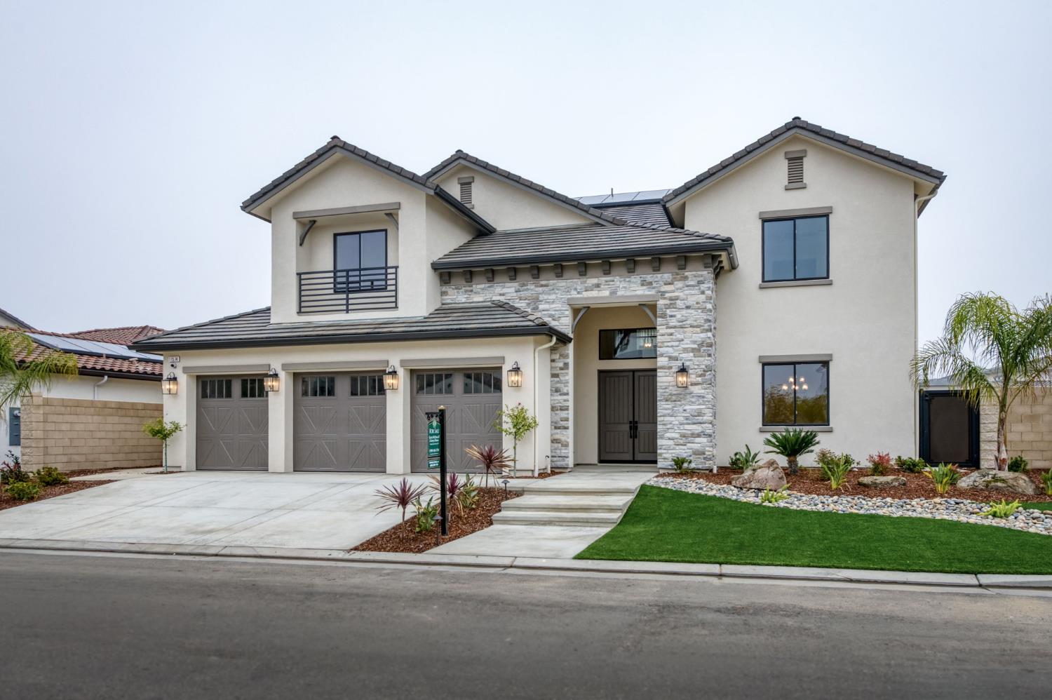 11574 N Range View Dr, Fresno, CA 93730