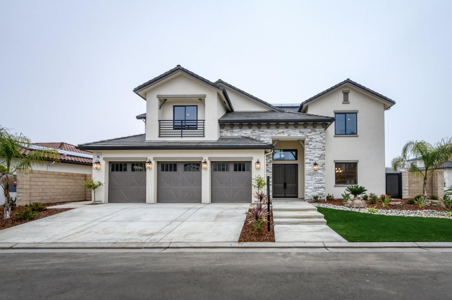 11574 N Range View Dr, Fresno, CA 93730