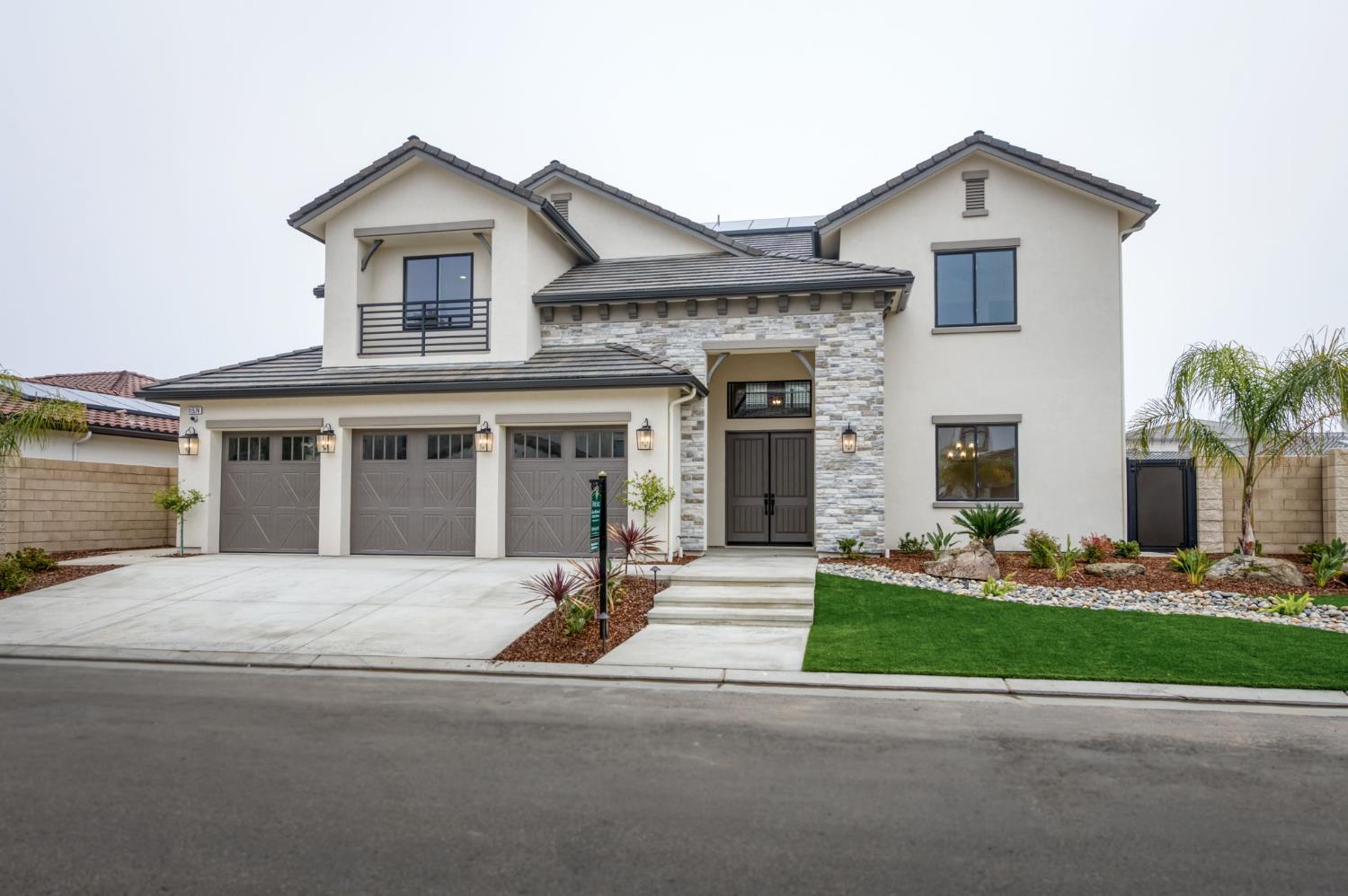 11574 N Range View Dr, Fresno, CA 93730